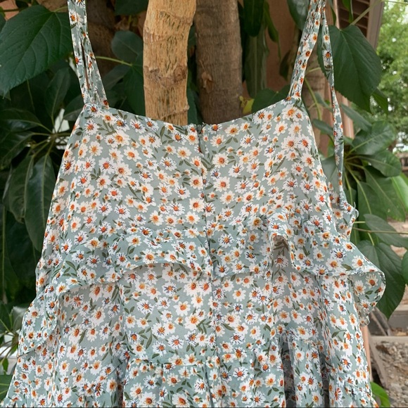 Zoey Reva green floral/ daisy dress! - Picture 6 of 7